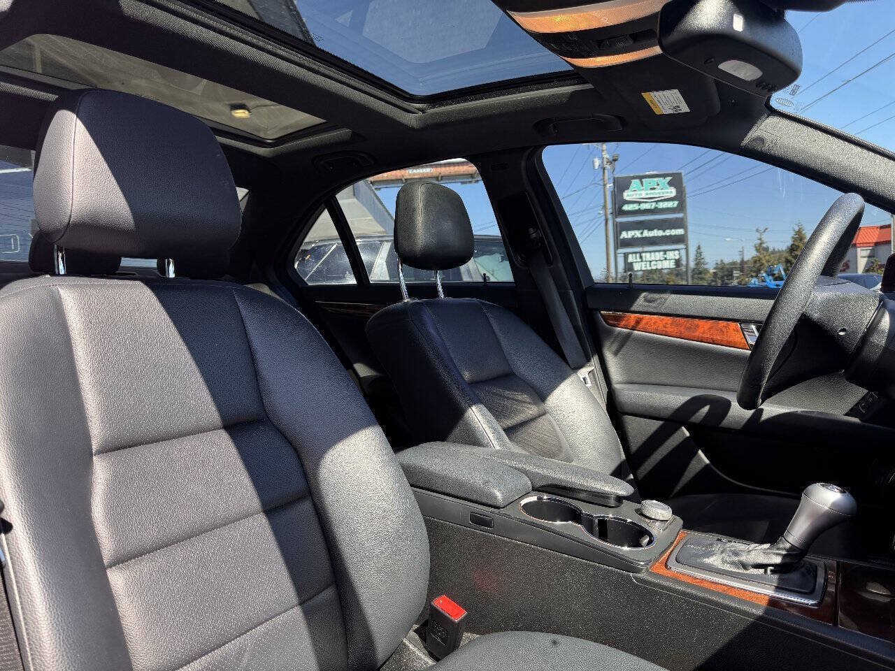 Used 2010 Mercedes-Benz C 300 Sedan image 15