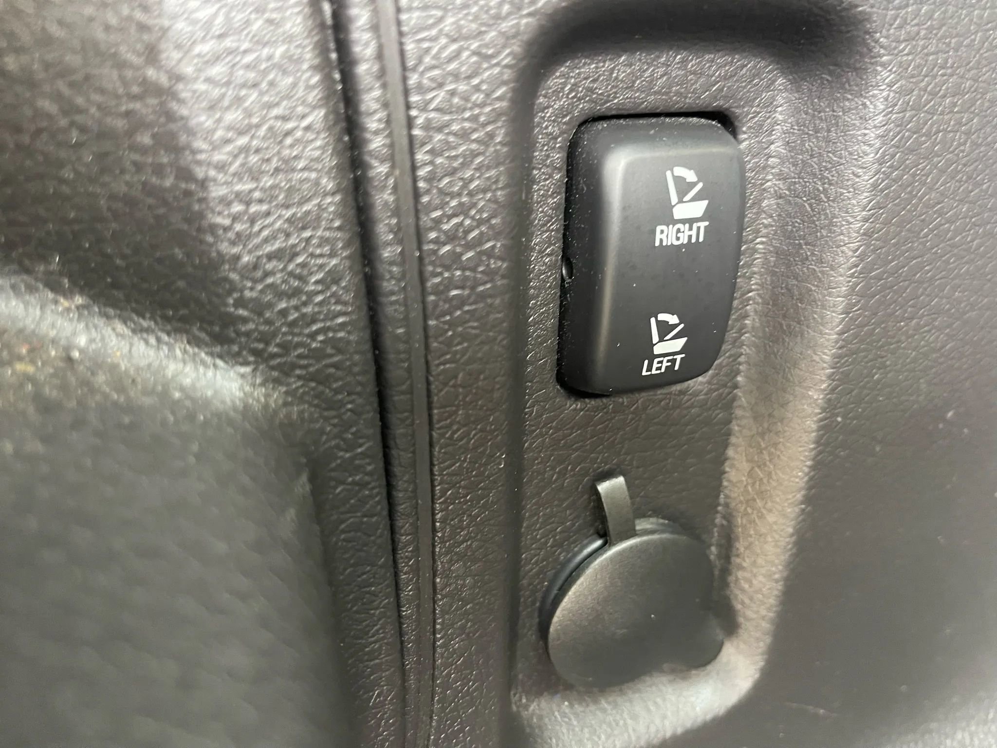 Used 2011 Lincoln MKX AWD w/ Sight & Sound Pkg image 21