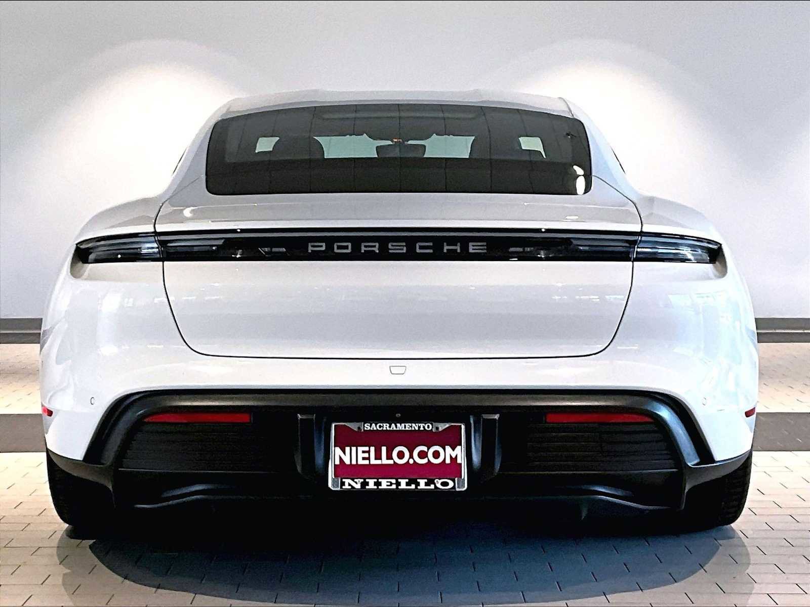 Used 2025 Porsche Taycan image 9