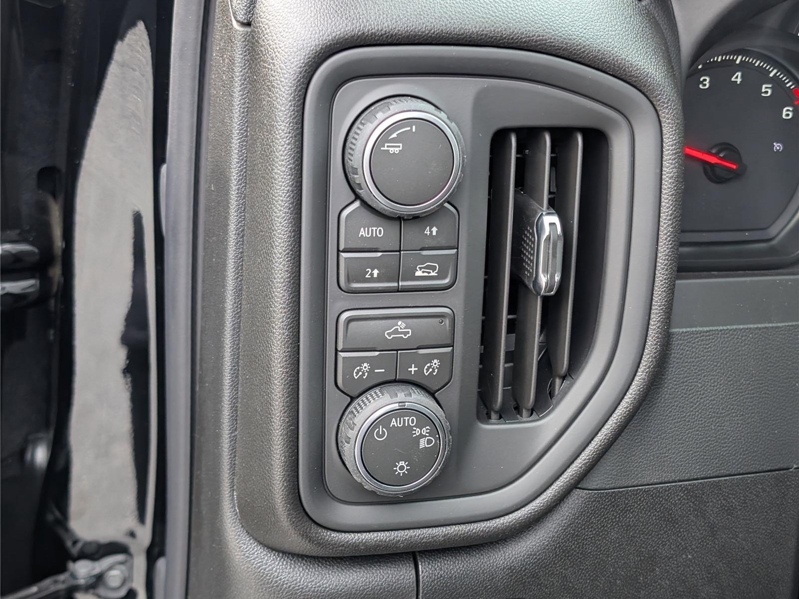 New 2026 Chevrolet Silverado 1500 Custom w/ Turbomax Blackout Package AWD/4WD image 17