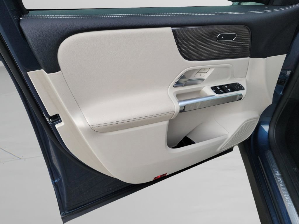 Used 2022 Mercedes-Benz GLB 250 image 24