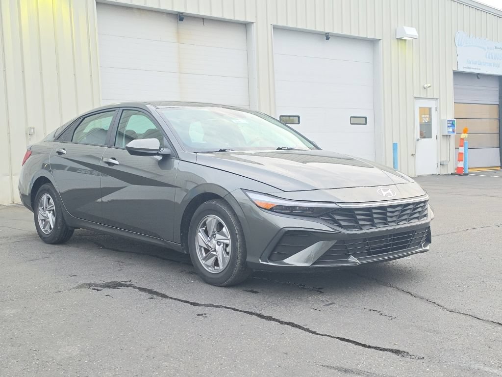 Used 2024 Hyundai Elantra SE
