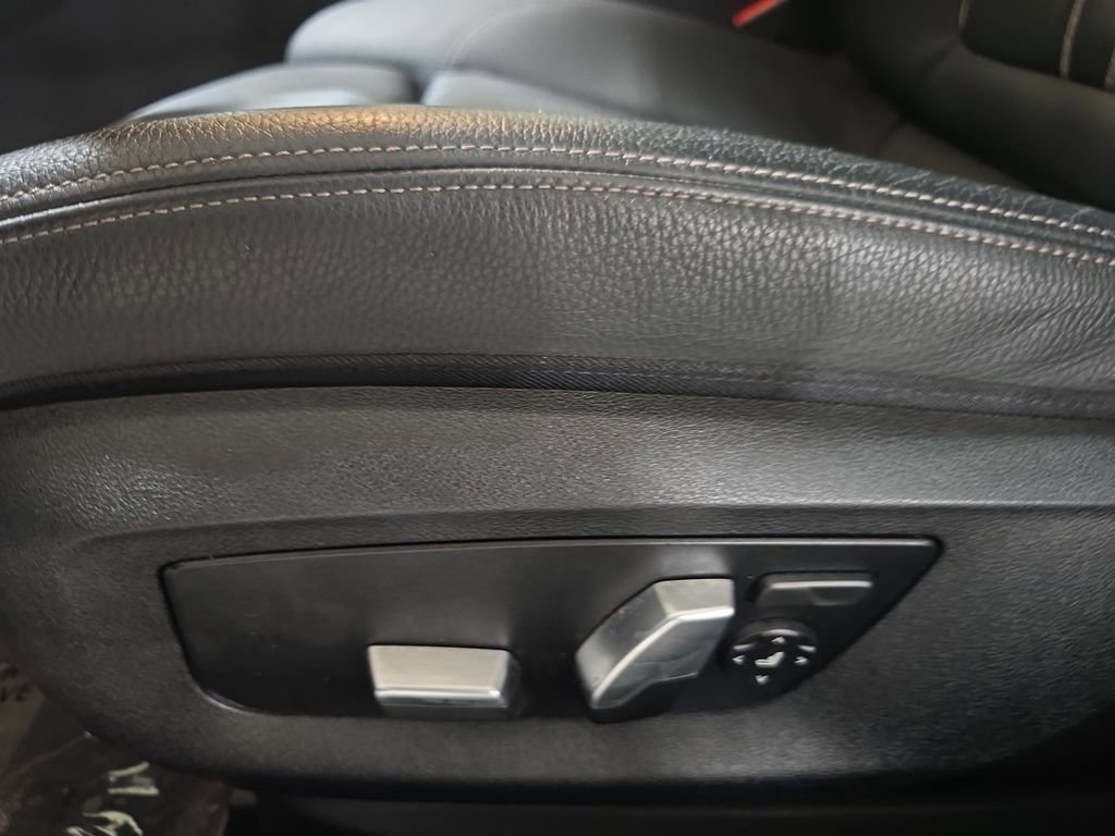 Used 2021 BMW 540i w/ Convenience Package image 28