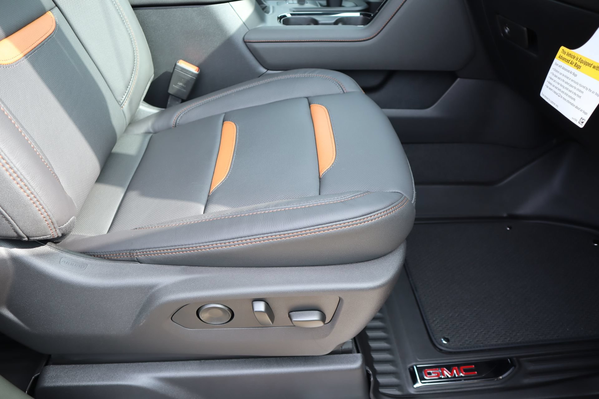 New 2026 GMC Sierra 1500 AT4 w/ Technology Package AWD/4WD image 18
