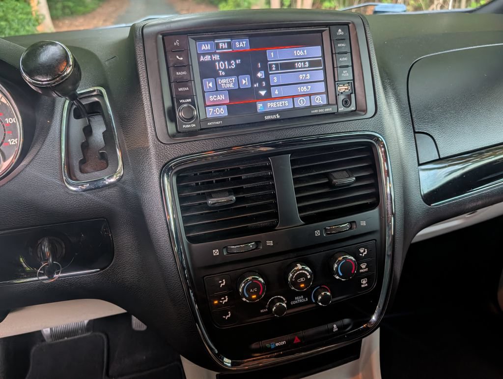 Used 2020 Dodge Grand Caravan SXT FWD image 14