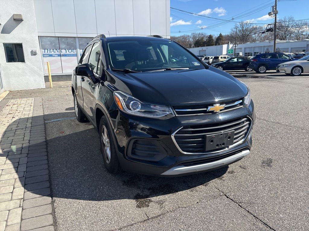 Used 2019 Chevrolet Trax LT w/ LT Convenience Package image 2