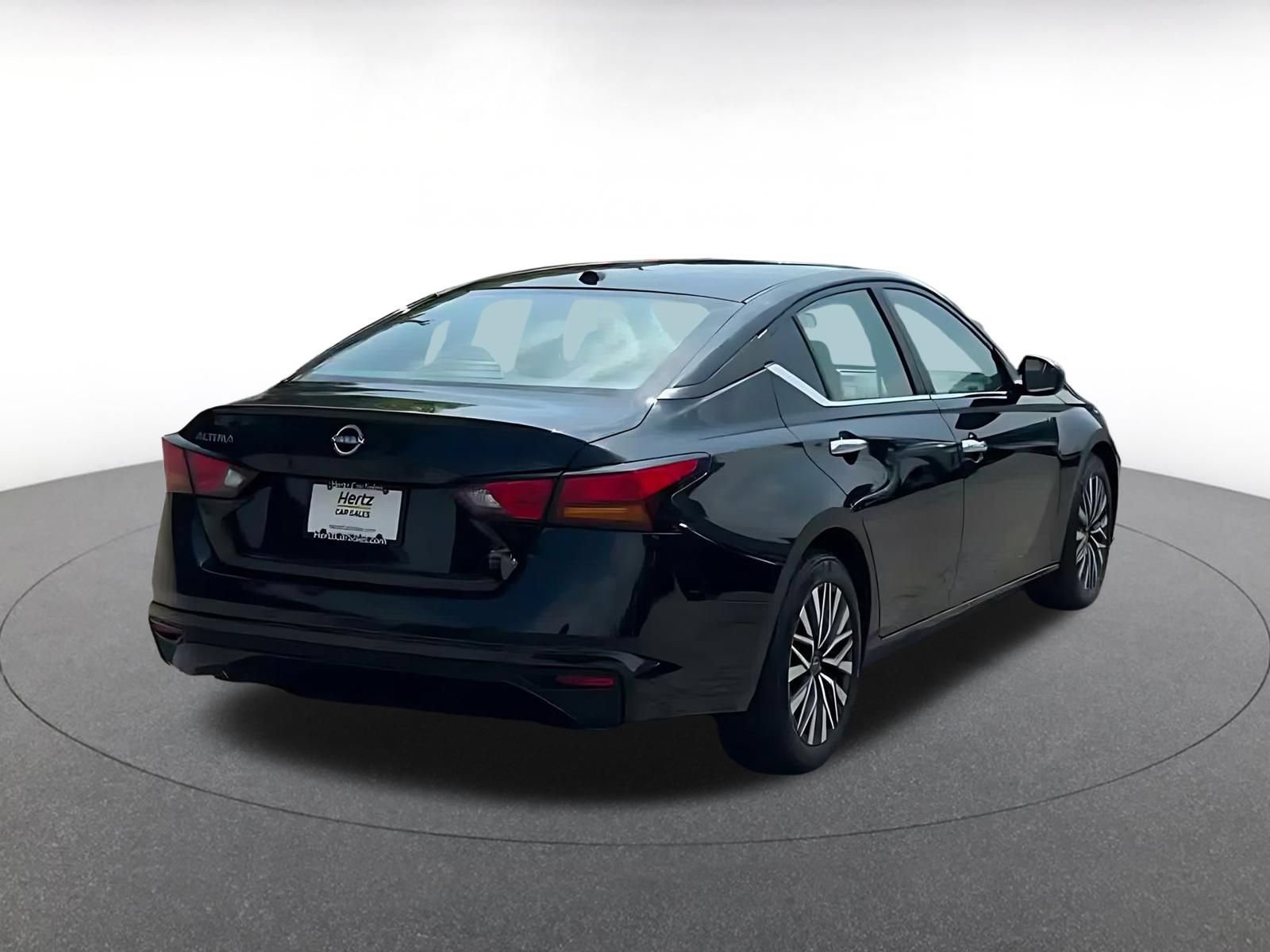Used 2025 Nissan Altima 2.5 SV FWD image 11