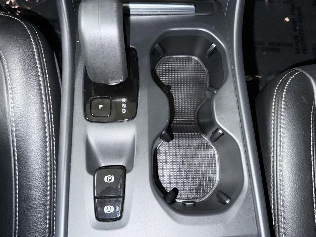 Used 2023 Volvo XC40 B4 Core w/ Convenience Package image 22