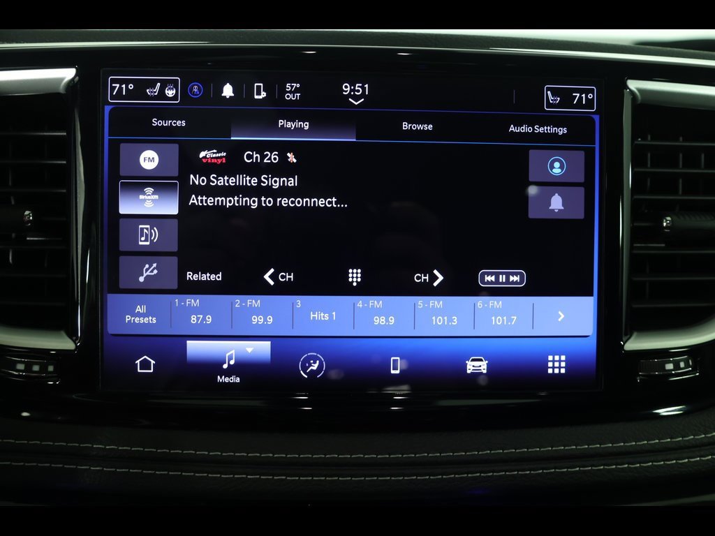 Used 2022 Chrysler Pacifica Touring-L image 15