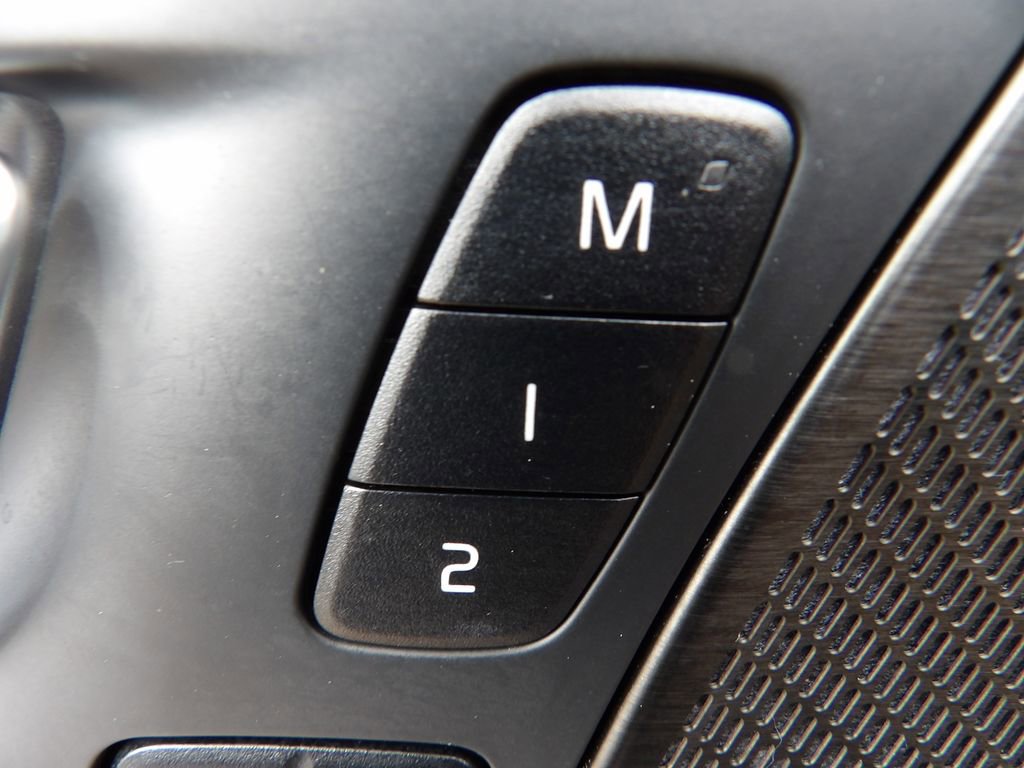 Certified 2024 Volvo XC60 B5 Ultimate w/ Protection Package Premier image 13