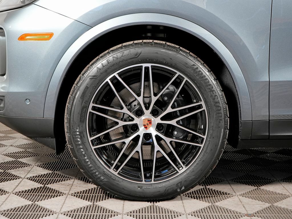 Certified 2026 Porsche Cayenne AWD/4WD image 38
