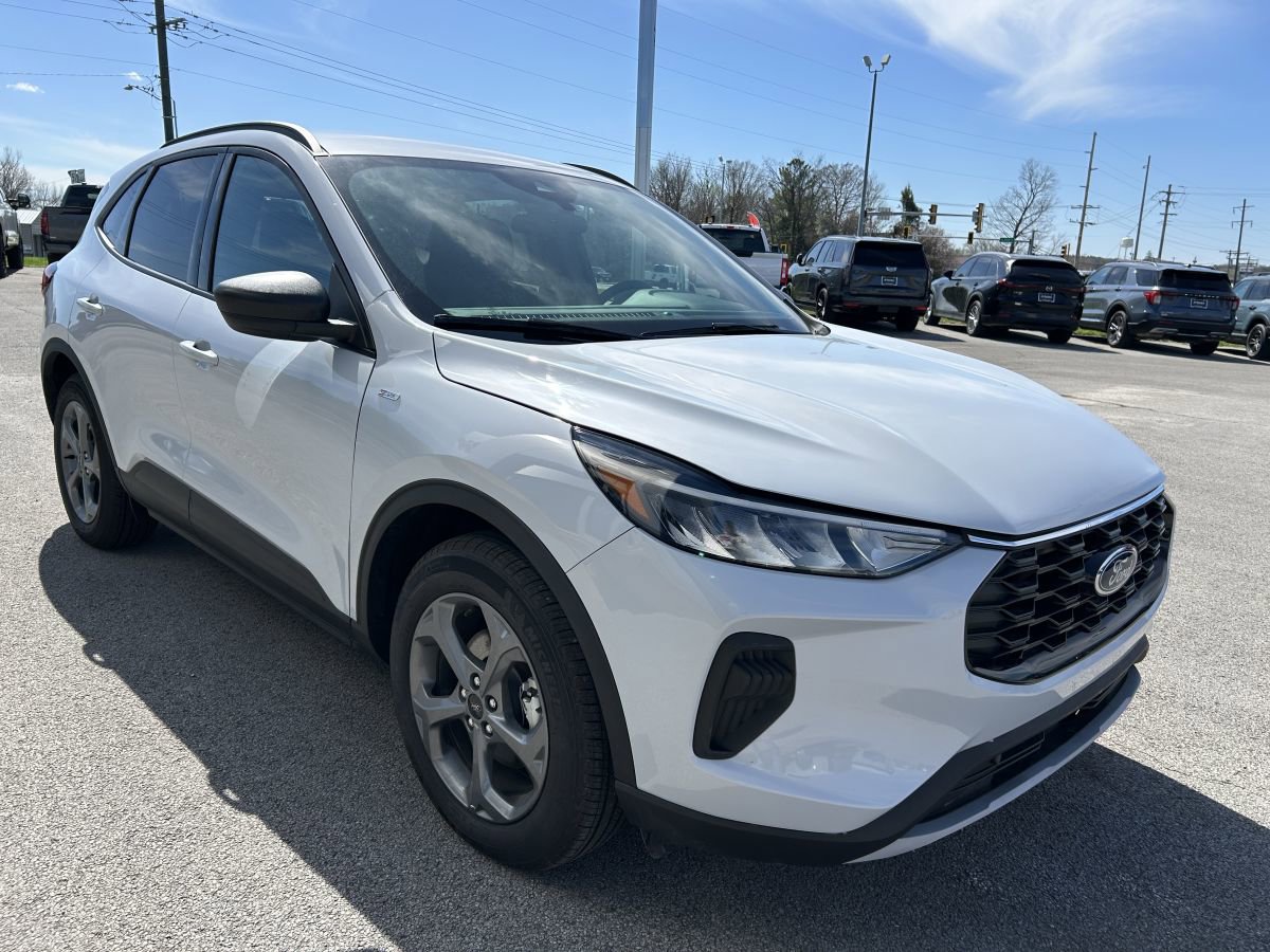 Used 2025 Ford Escape ST-Line image 2