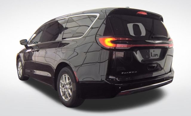 Used 2025 Chrysler Pacifica Select FWD image 11