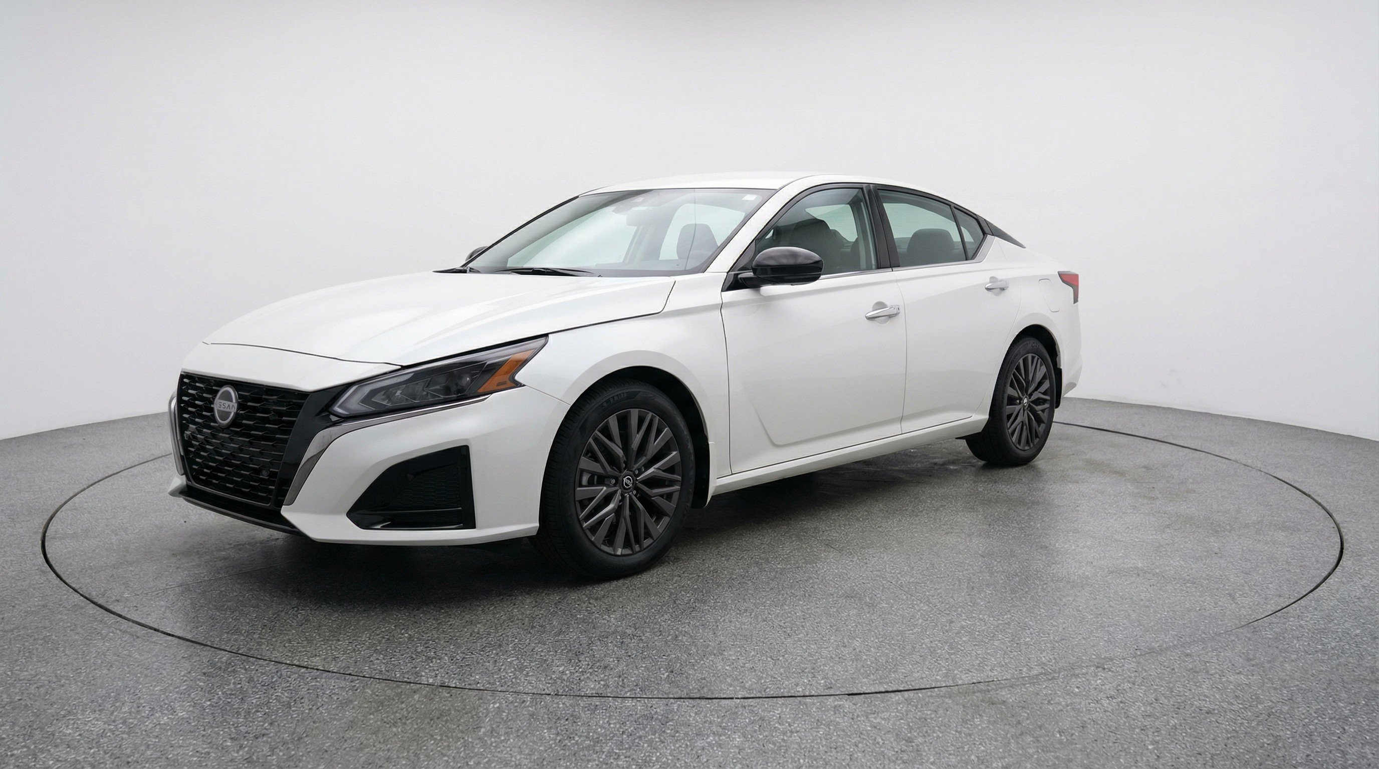 Used 2025 Nissan Altima 2.5 SV FWD image 3