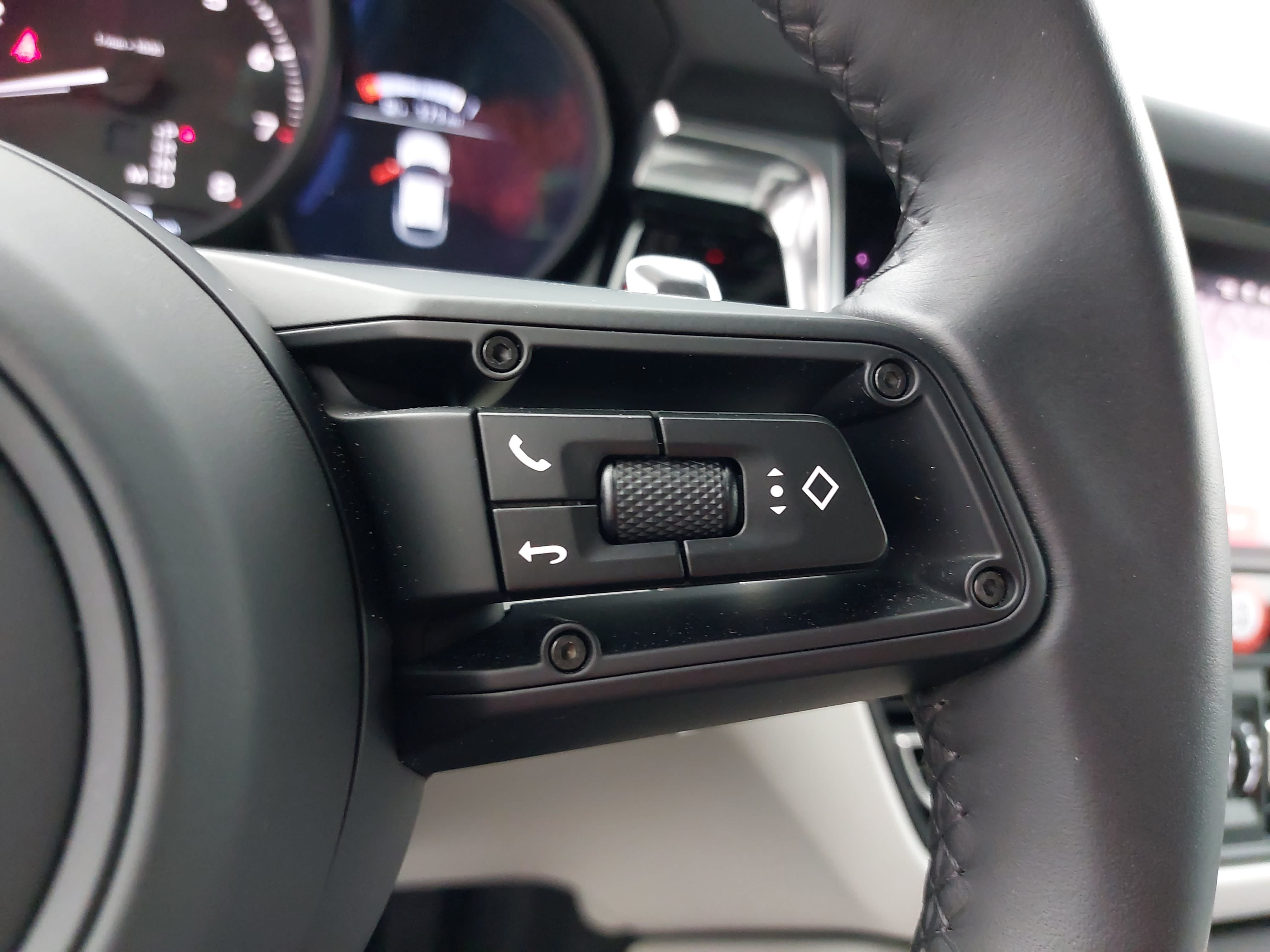 Certified 2026 Porsche Macan AWD/4WD image 20