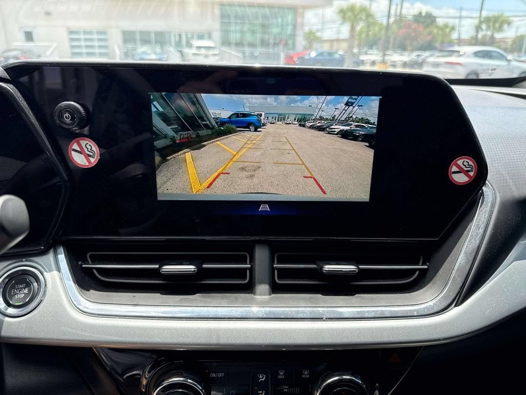 Used 2025 Chevrolet Trax LT FWD image 27