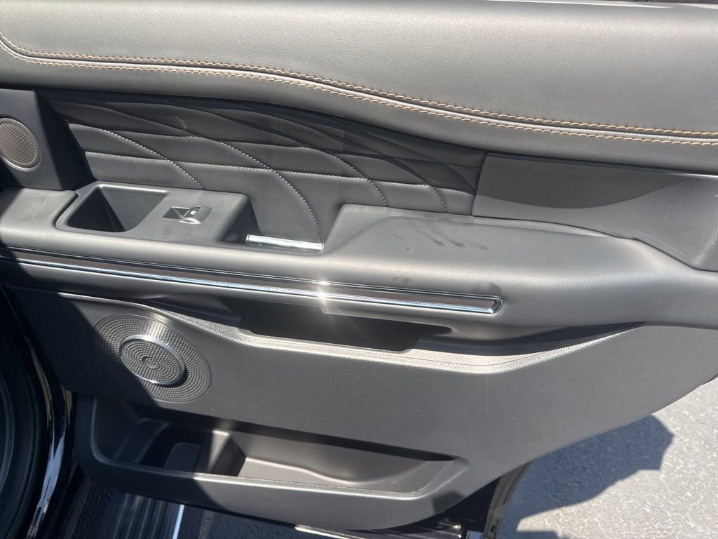 Used 2023 Ford Expedition Platinum image 14