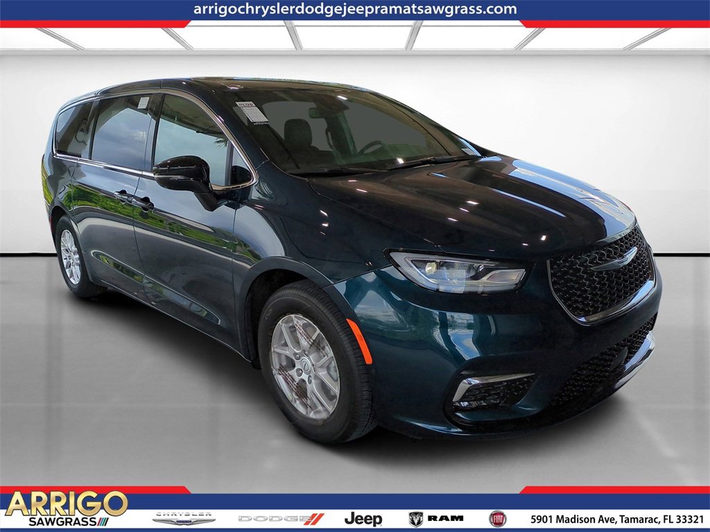 New 2025 Chrysler Pacifica Select