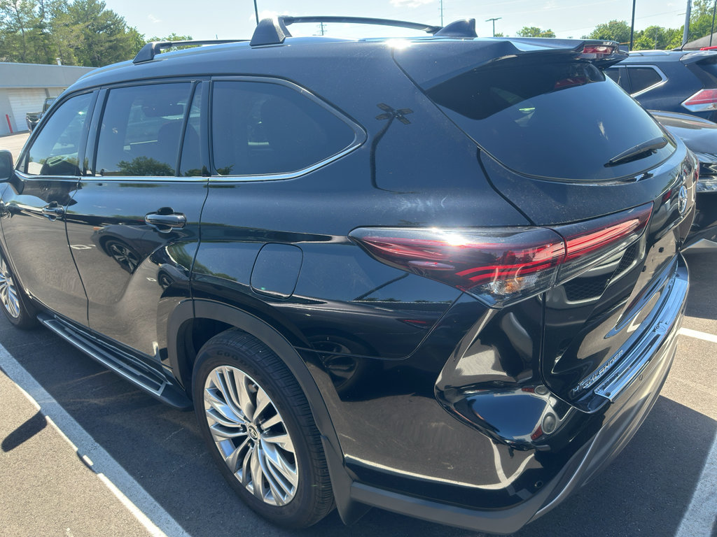 Certified 2024 Toyota Highlander Platinum AWD/4WD image 4