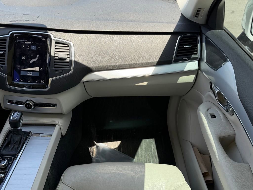 Used 2018 Volvo XC90 T6 Momentum w/ Convenience Package AWD/4WD image 11