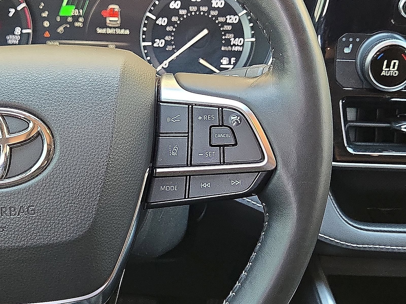 Used 2021 Toyota Highlander XLE AWD/4WD image 21