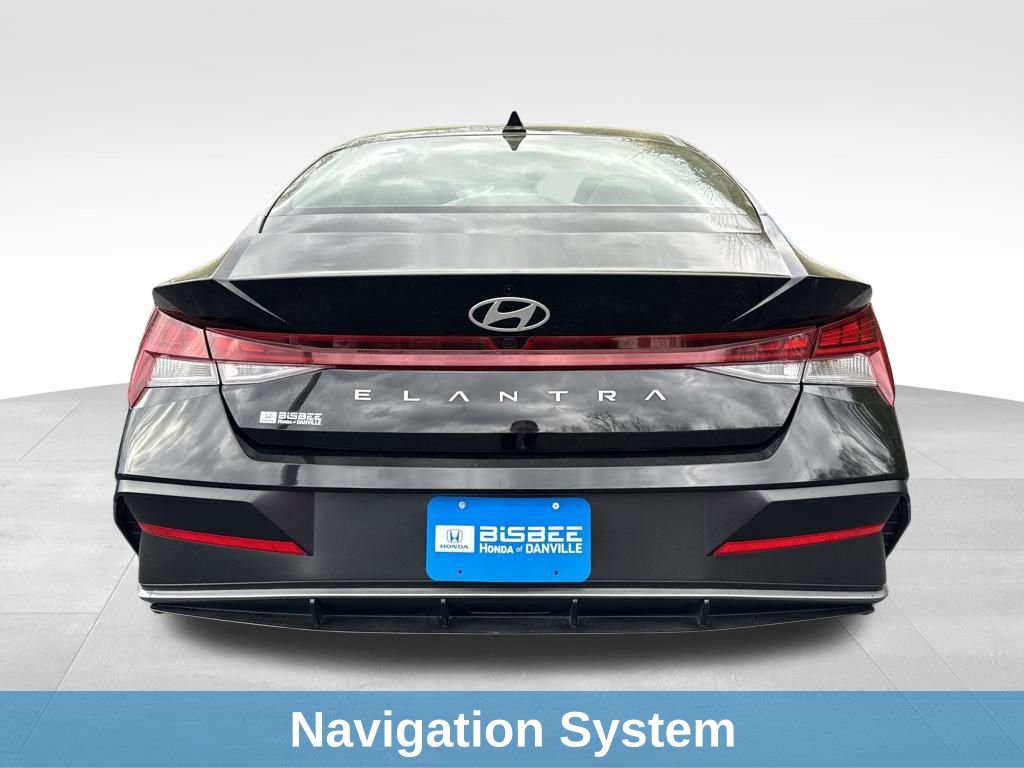 Used 2025 Hyundai Elantra SEL image 8