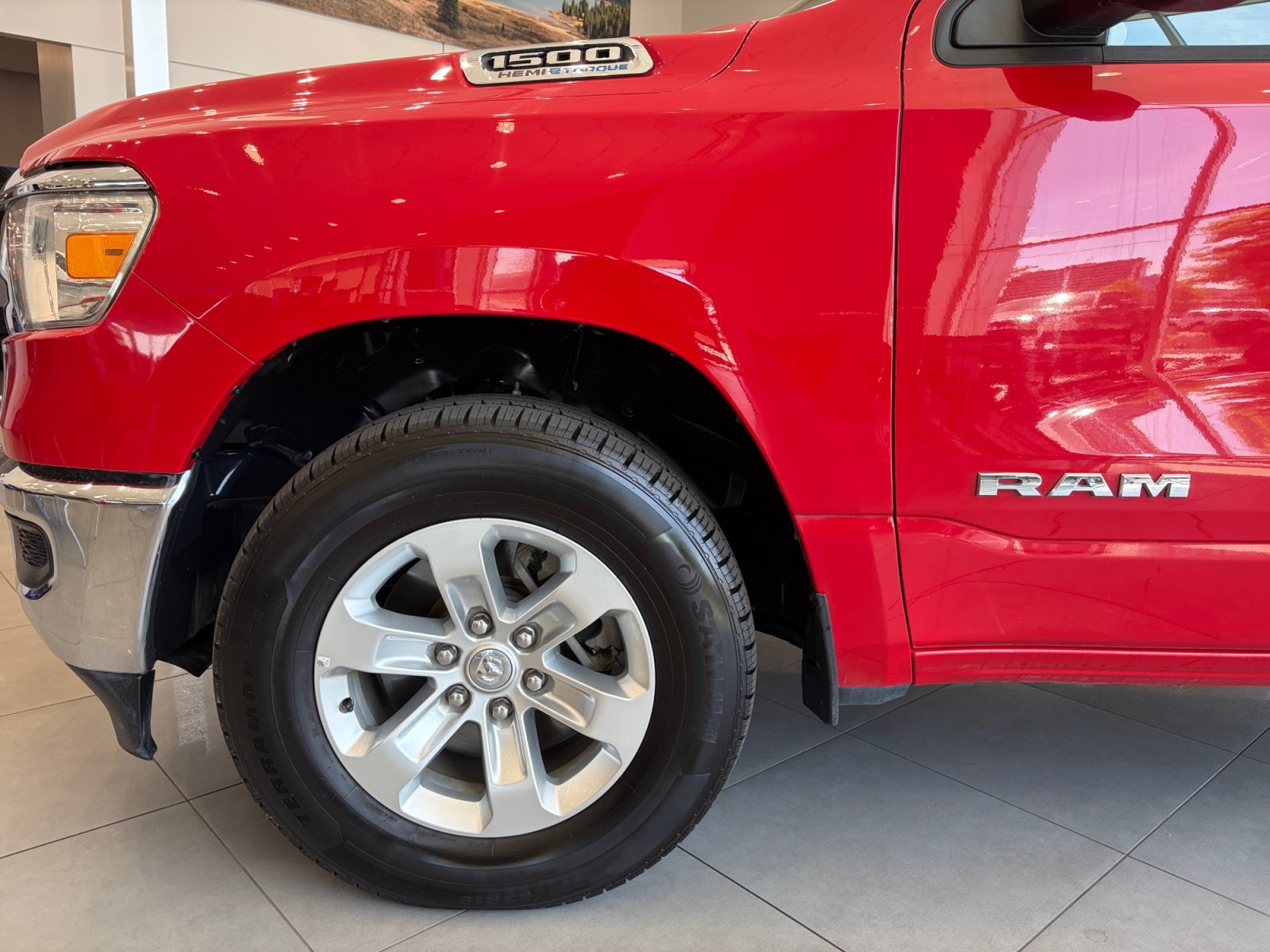 Used 2024 RAM 1500 Laramie AWD/4WD image 10