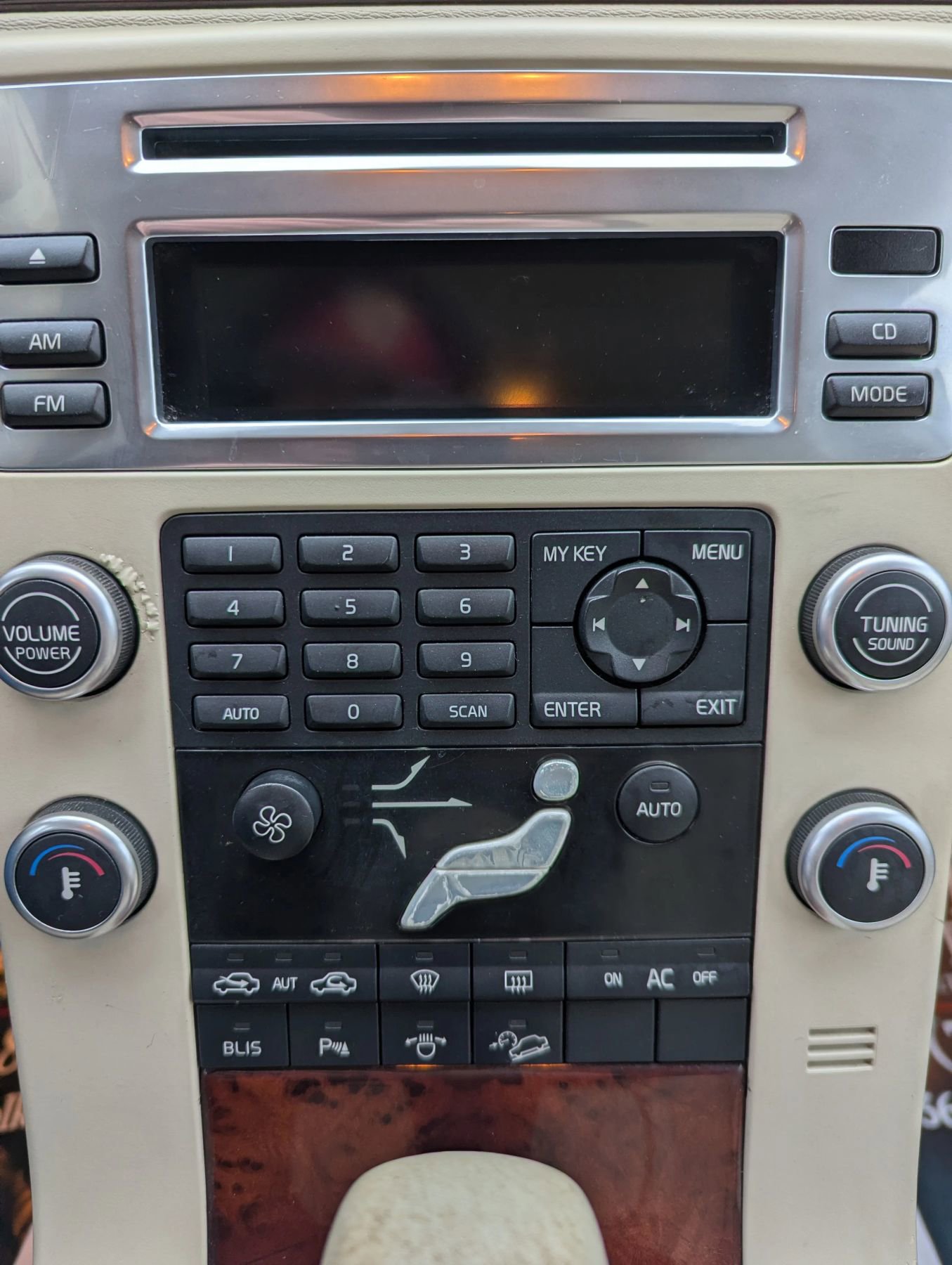 Used 2008 Volvo XC70 3.2 image 3