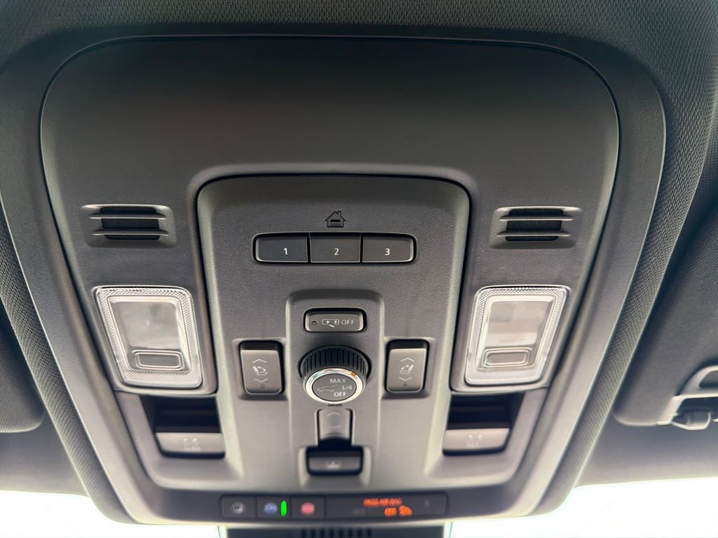 Used 2024 Chevrolet Tahoe High Country AWD/4WD image 40