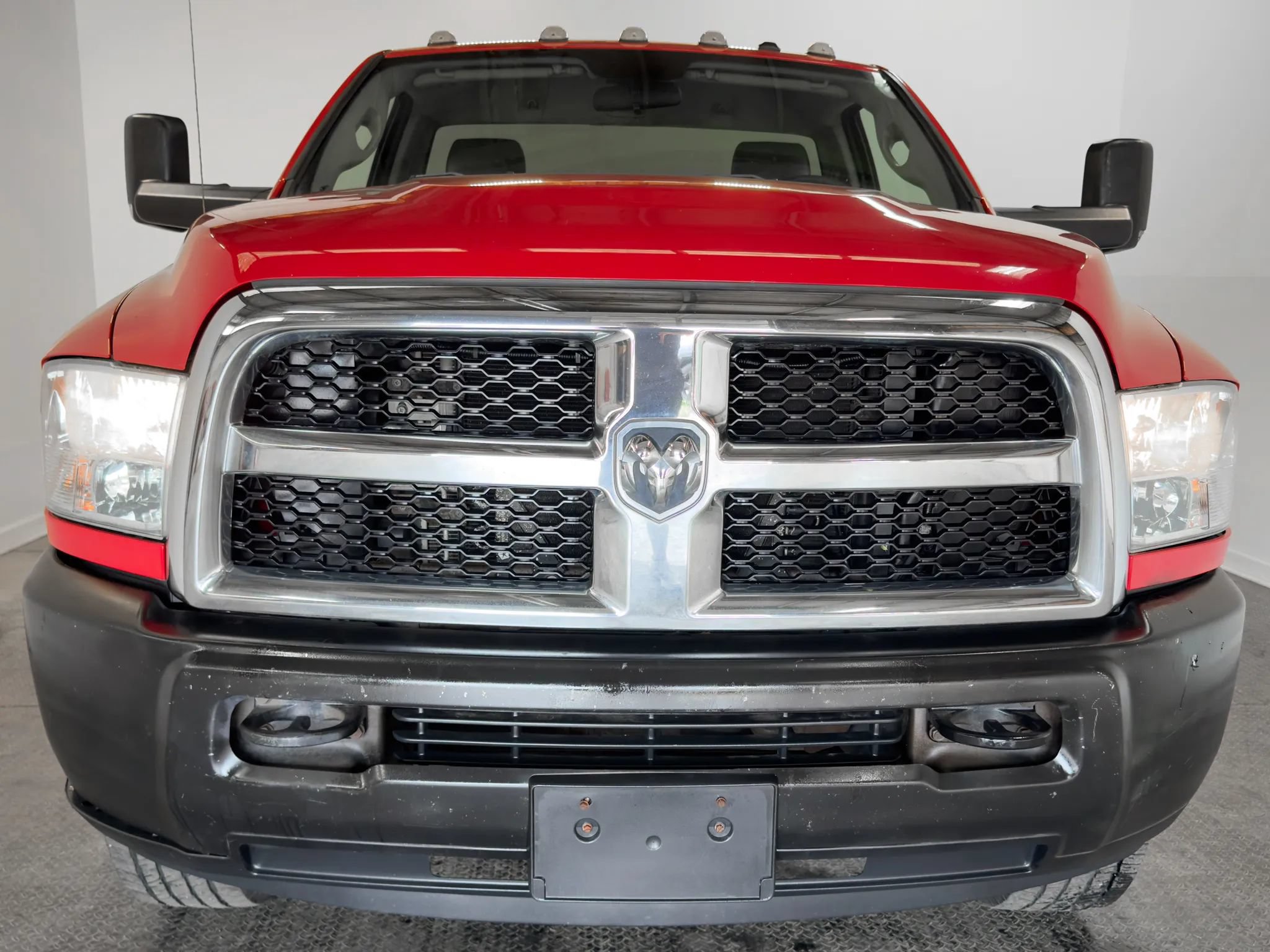 Used 2018 RAM 2500 Tradesman w/ Chrome Appearance Group AWD/4WD image 3