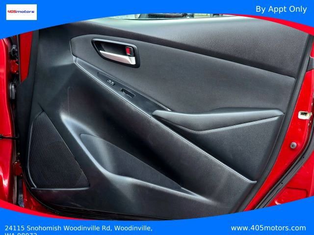 Used 2019 Toyota Yaris LE image 27