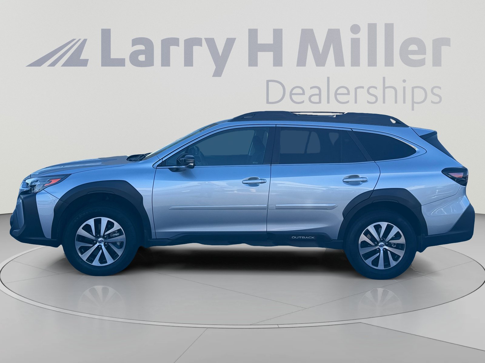 Used 2023 Subaru Outback Premium AWD/4WD image 2