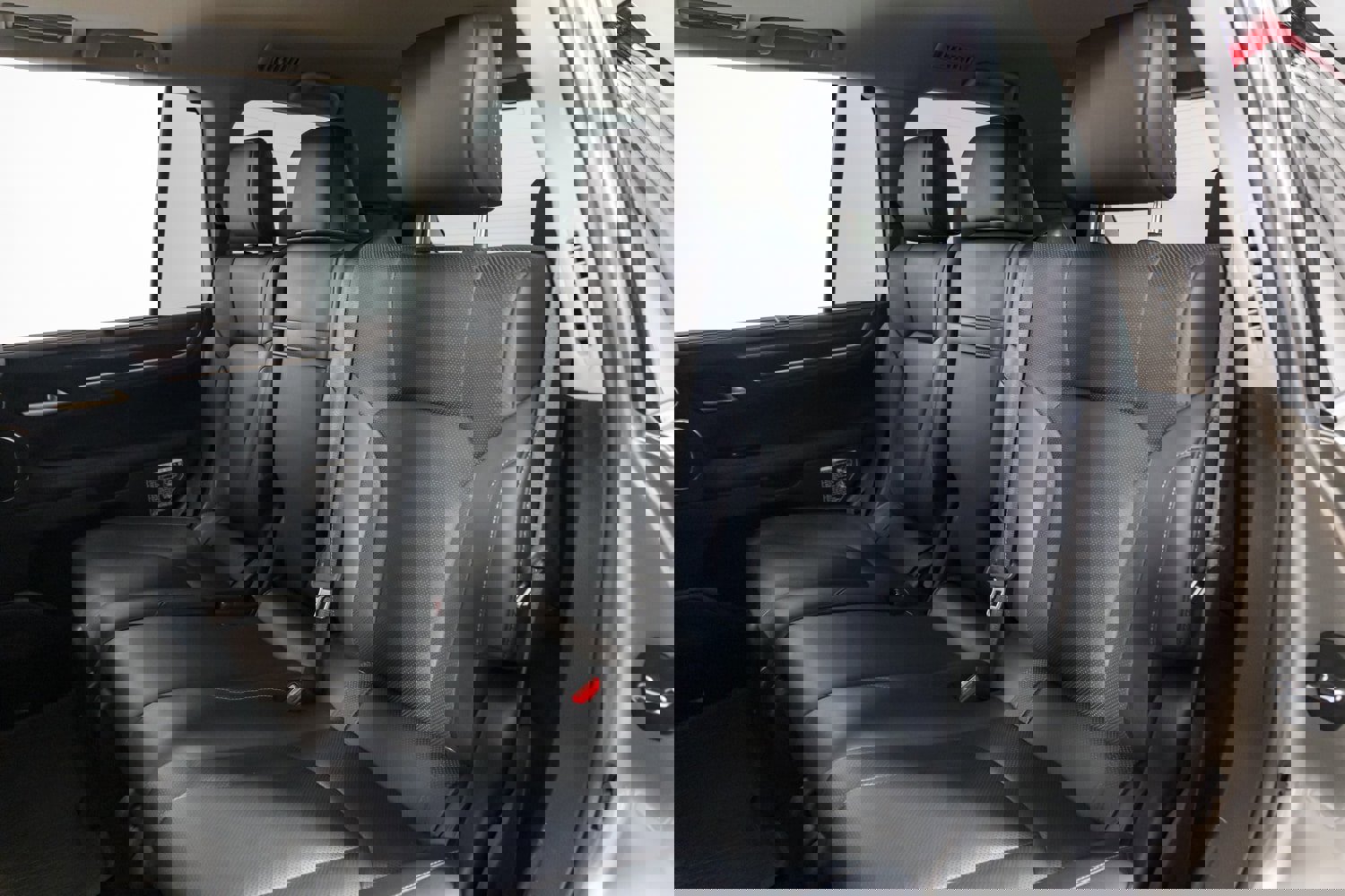 Used 2020 Lexus LX 570 4WD w/ Luxury Package image 23