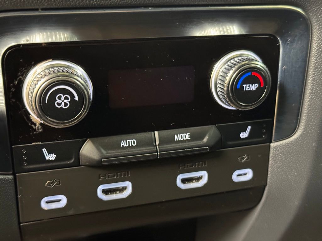 Used 2023 GMC Yukon XL Denali w/ Advanced Technology Package AWD/4WD image 21