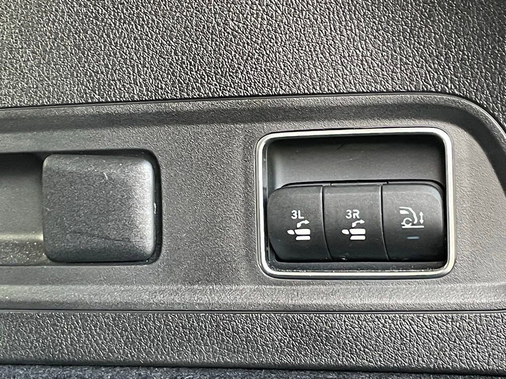 Used 2022 Mercedes-Benz GLS 450 4MATIC image 23