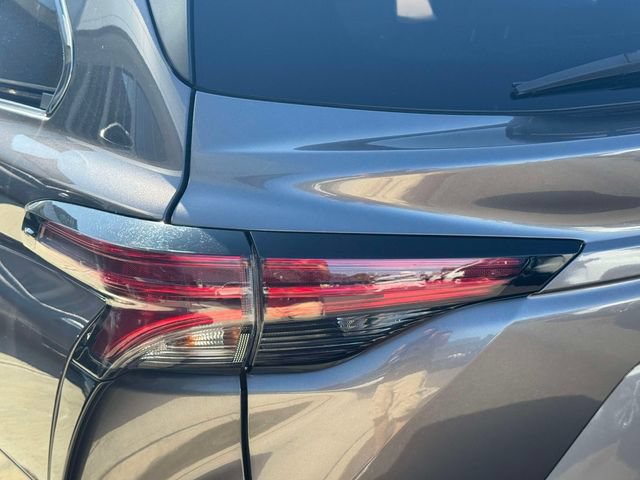 Used 2021 Toyota Sienna XLE FWD image 14