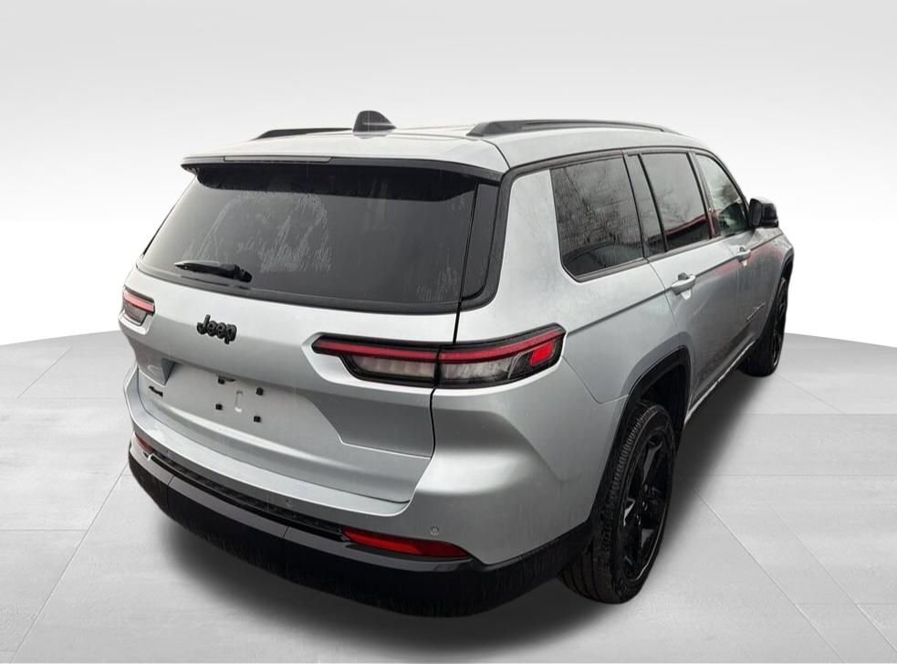 Used 2023 Jeep Grand Cherokee L Laredo AWD/4WD image 2