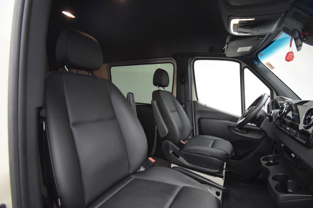 Used 2024 Mercedes-Benz Sprinter 2500 image 16