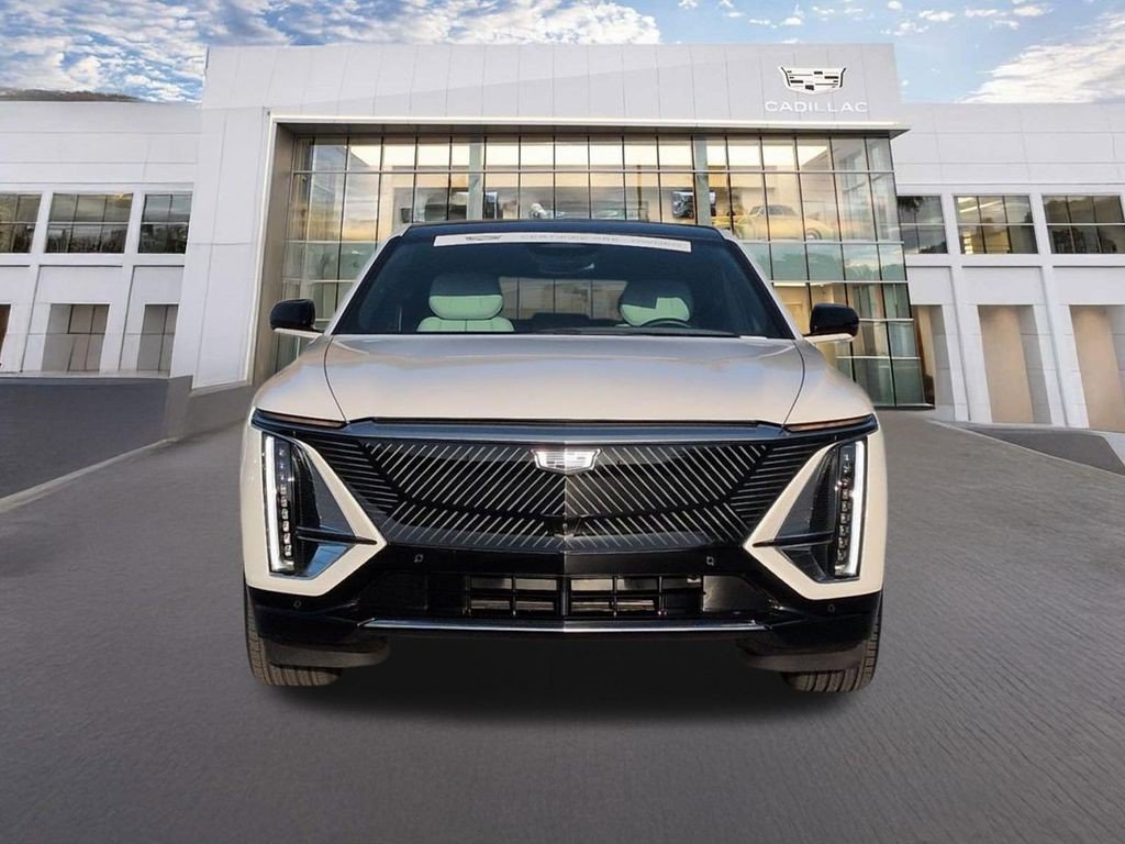 Certified 2024 Cadillac Lyriq Luxury AWD/4WD image 2