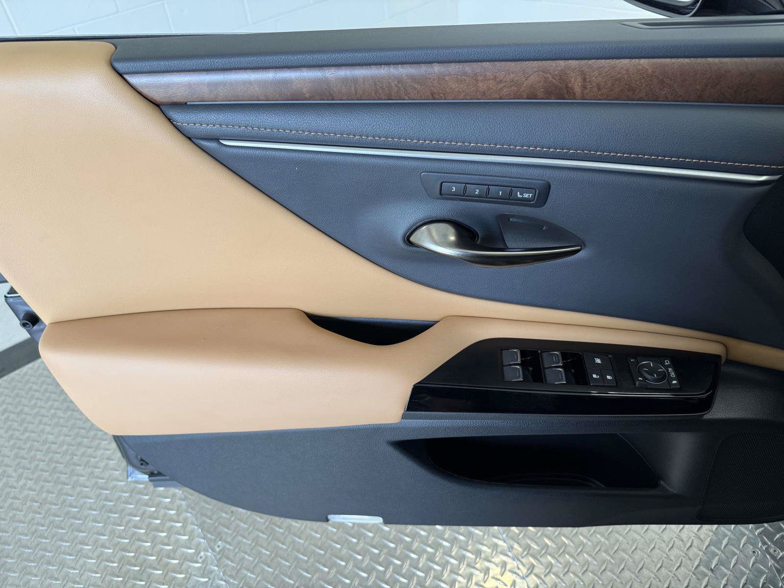 Certified 2024 Lexus ES 350 w/ Premium Package FWD image 20