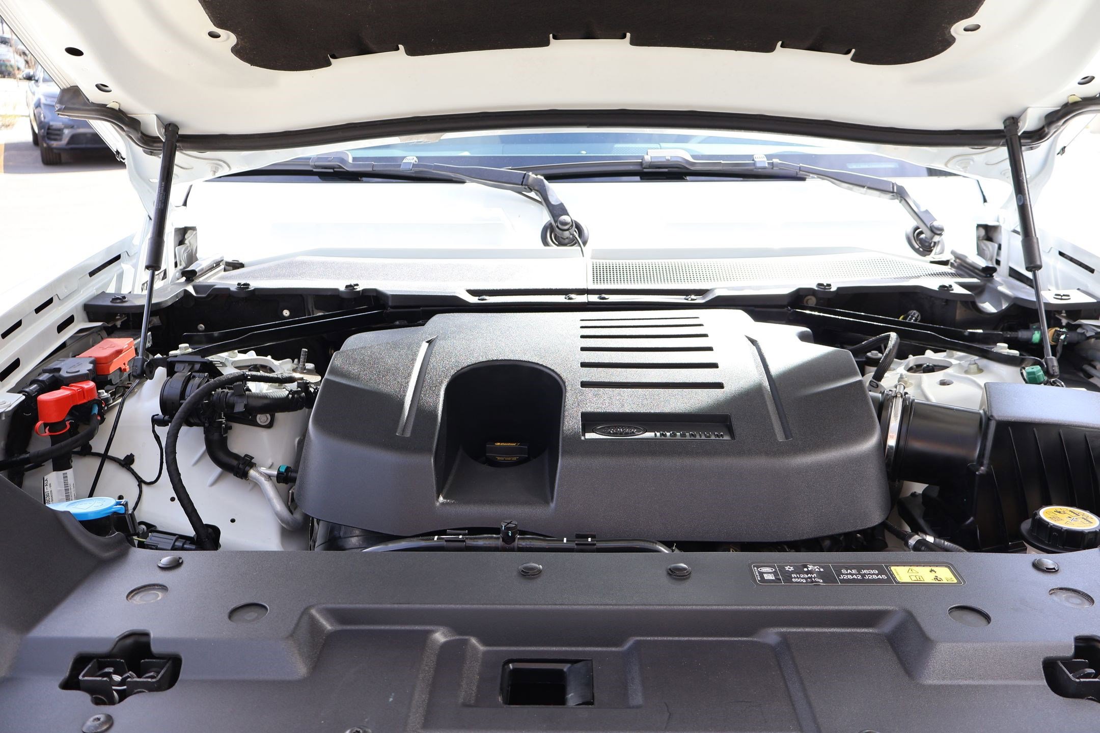 Certified 2023 Land Rover Defender 110 X-Dynamic SE image 32