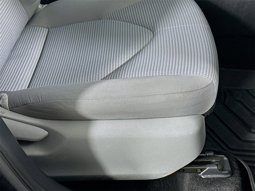 Used 2022 Toyota Highlander LE image 23