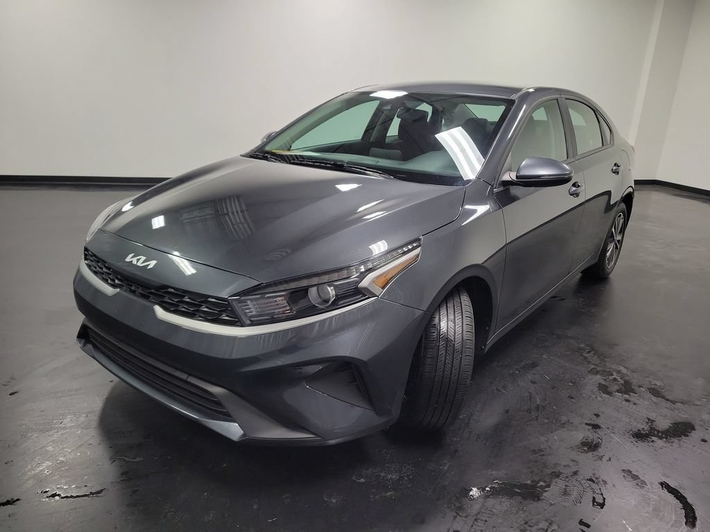 Used 2024 Kia Forte LXS w/ LXS Technology Package FWD image 4