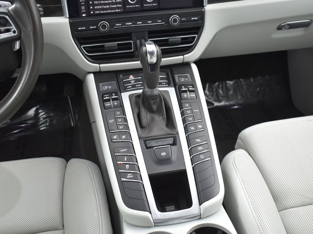 Used 2020 Porsche Macan Turbo image 23