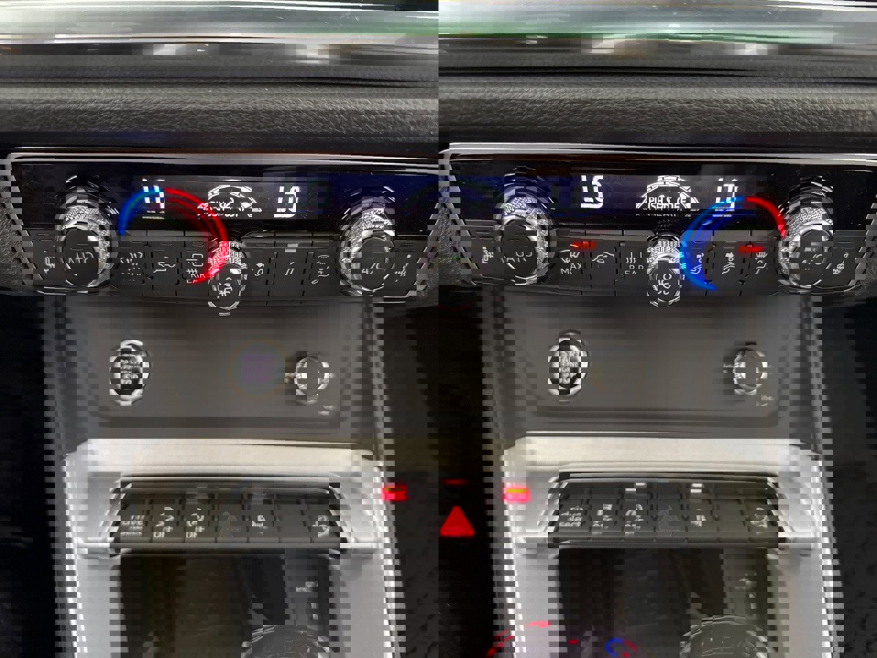 New 2025 Audi Q3 2.0T Premium image 30