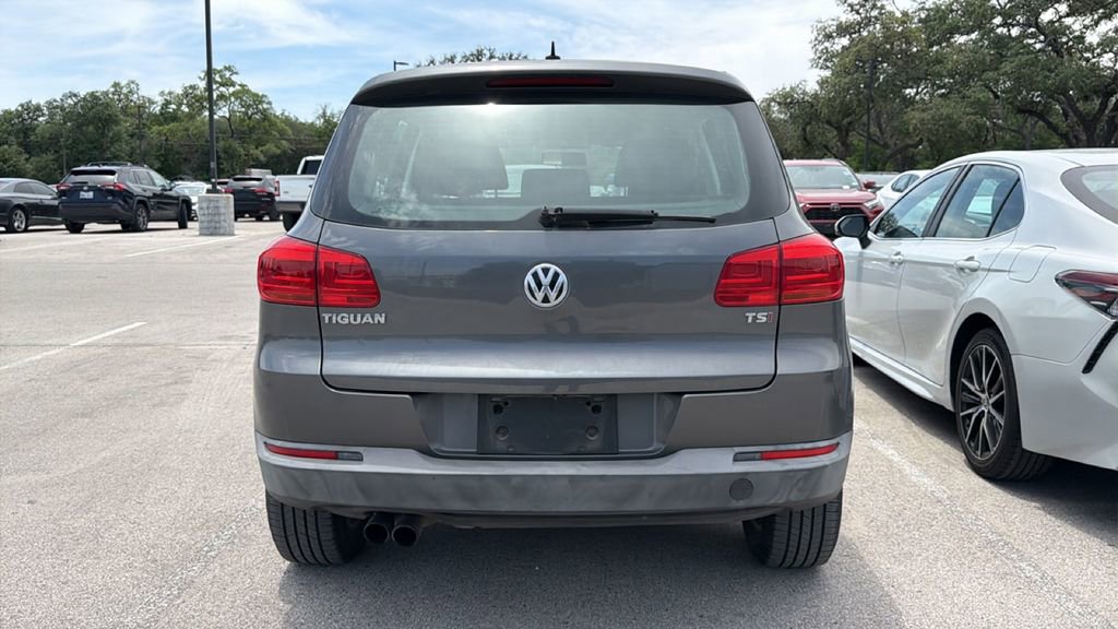 Used 2017 Volkswagen Tiguan Limited w/ Alloy Wheels Package FWD image 6