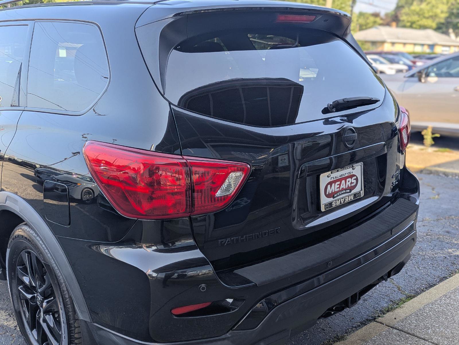 Used 2020 Nissan Pathfinder SL AWD/4WD image 8