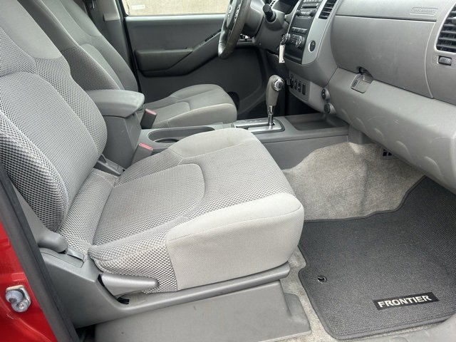 Used 2012 Nissan Frontier SV w/ SV Premium Utility Pkg image 9