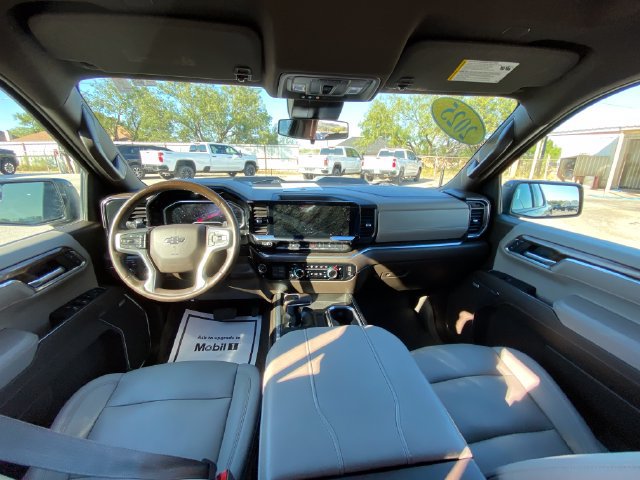 Used 2025 Chevrolet Silverado 1500 LT Trail Boss w/ Convenience Package II AWD/4WD image 15
