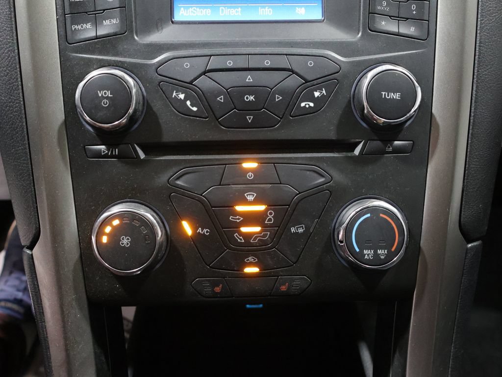 Used 2017 Ford Fusion SE FWD image 28